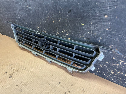 2000 to 2001 Toyota Camry Front Upper Grill Grille OEM AA8834 DG7