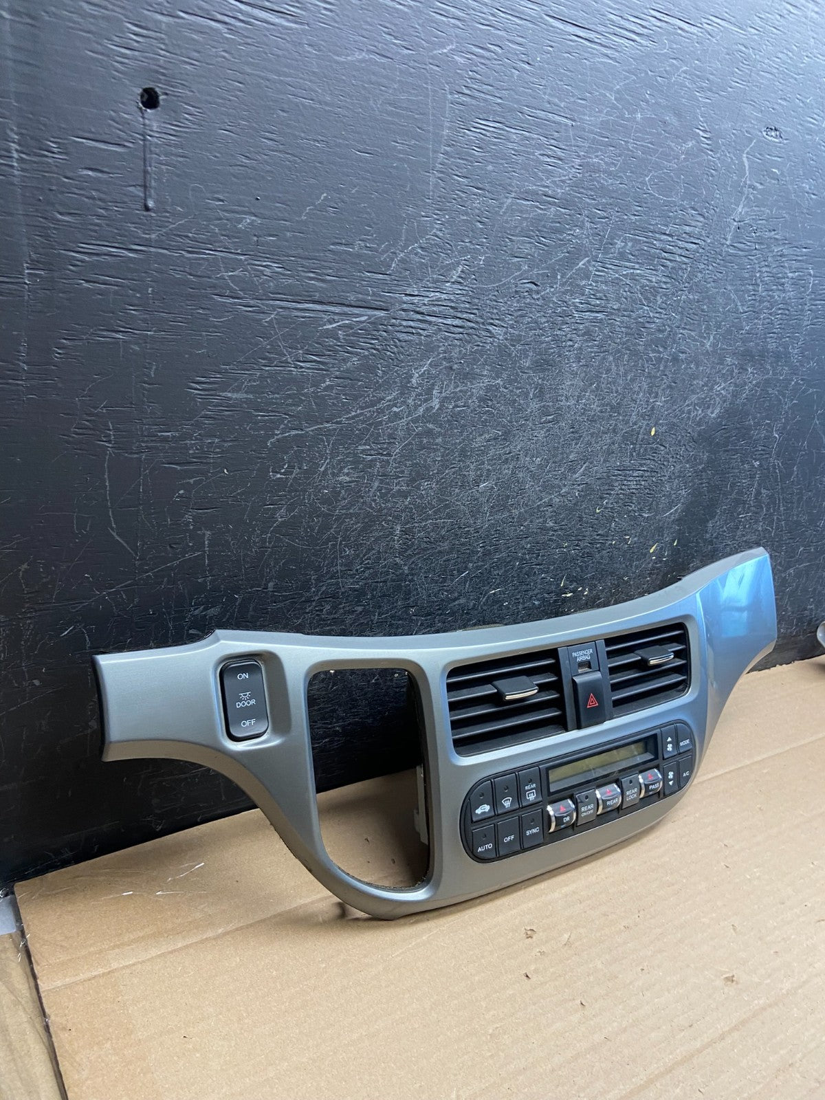 2005 to 2010 Honda Odyssey Radio Climate Control Dash Trim Bezel AG5123 DG2