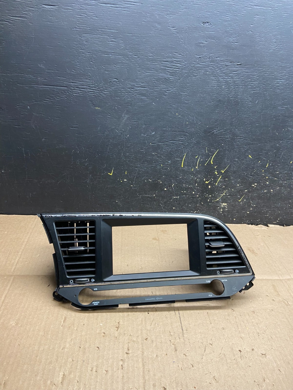 2017-2019 Hyundai Elantra Center Radio Climate Control Air Vent Bezel AB2126 DG0