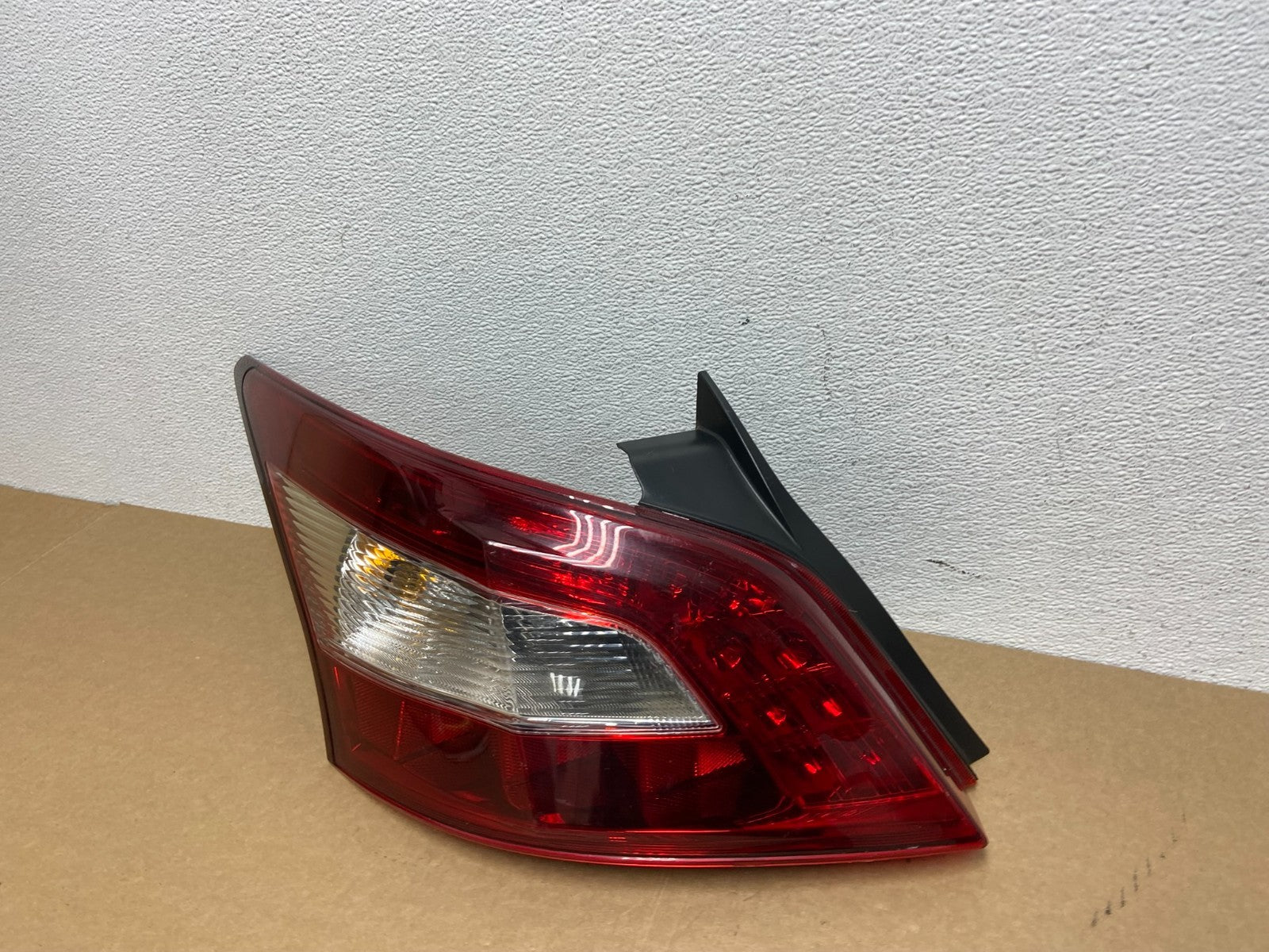 2009 2010 2011 Nissan Maxima Left Driver Lh Side Tail light AB9971 DW1