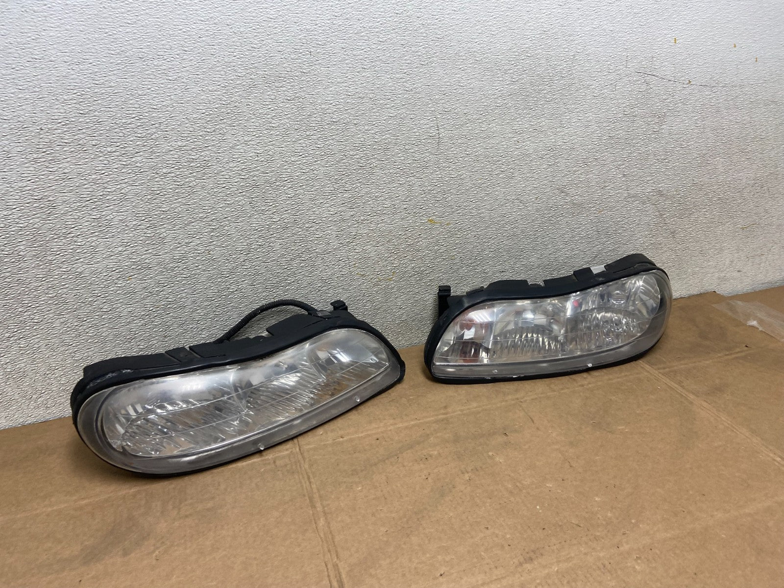 1997 to 2003 Chevrolet Malibu Left+Right Side Headlights OEM Y5122 DW2