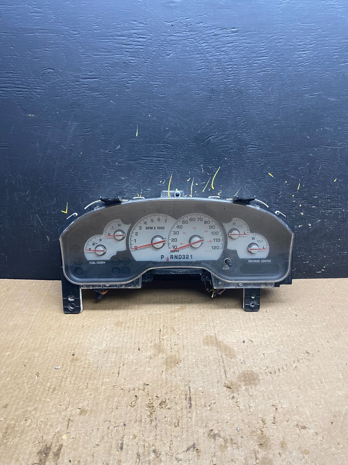 2004 2005 Mercury Mountaineer Instrument Cluster Speedometer Gauge OEM z7332 DG0
