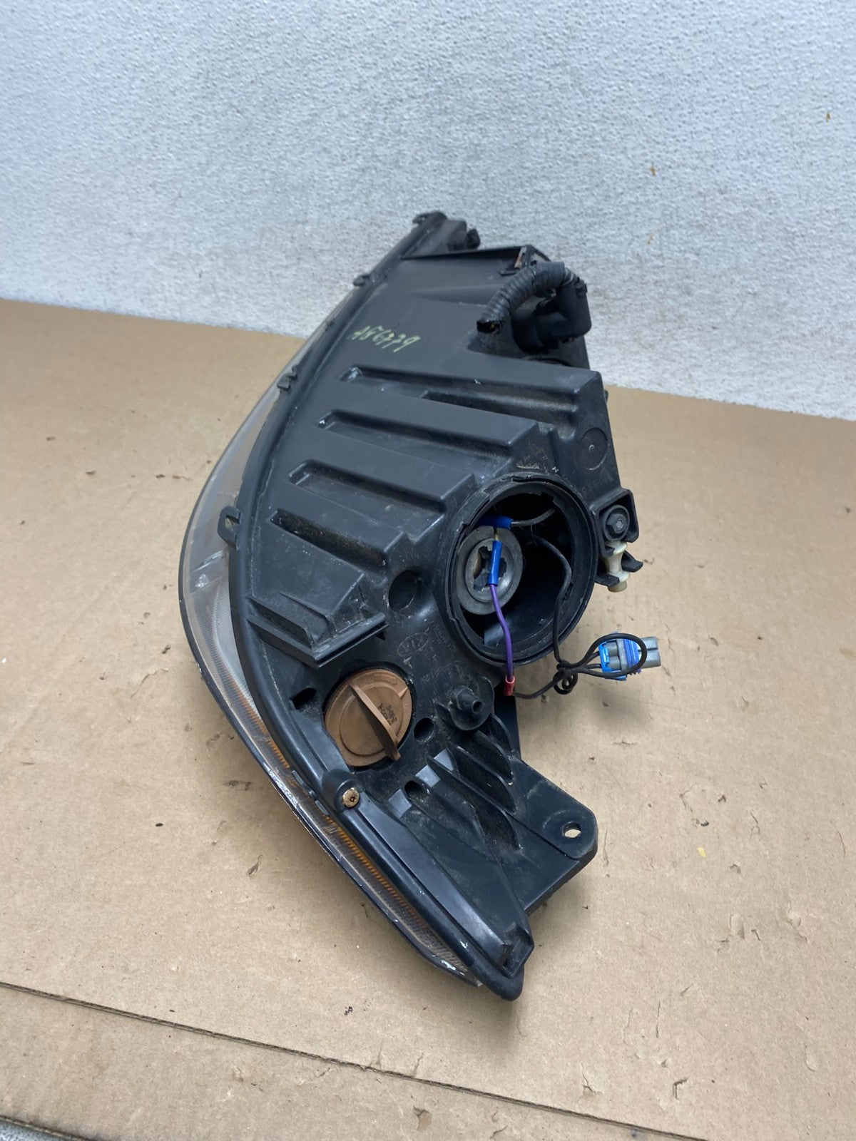 2011 to 2013 Kia Sorento Right Passenger RH Side Headlight Halogen AG6779 DW6