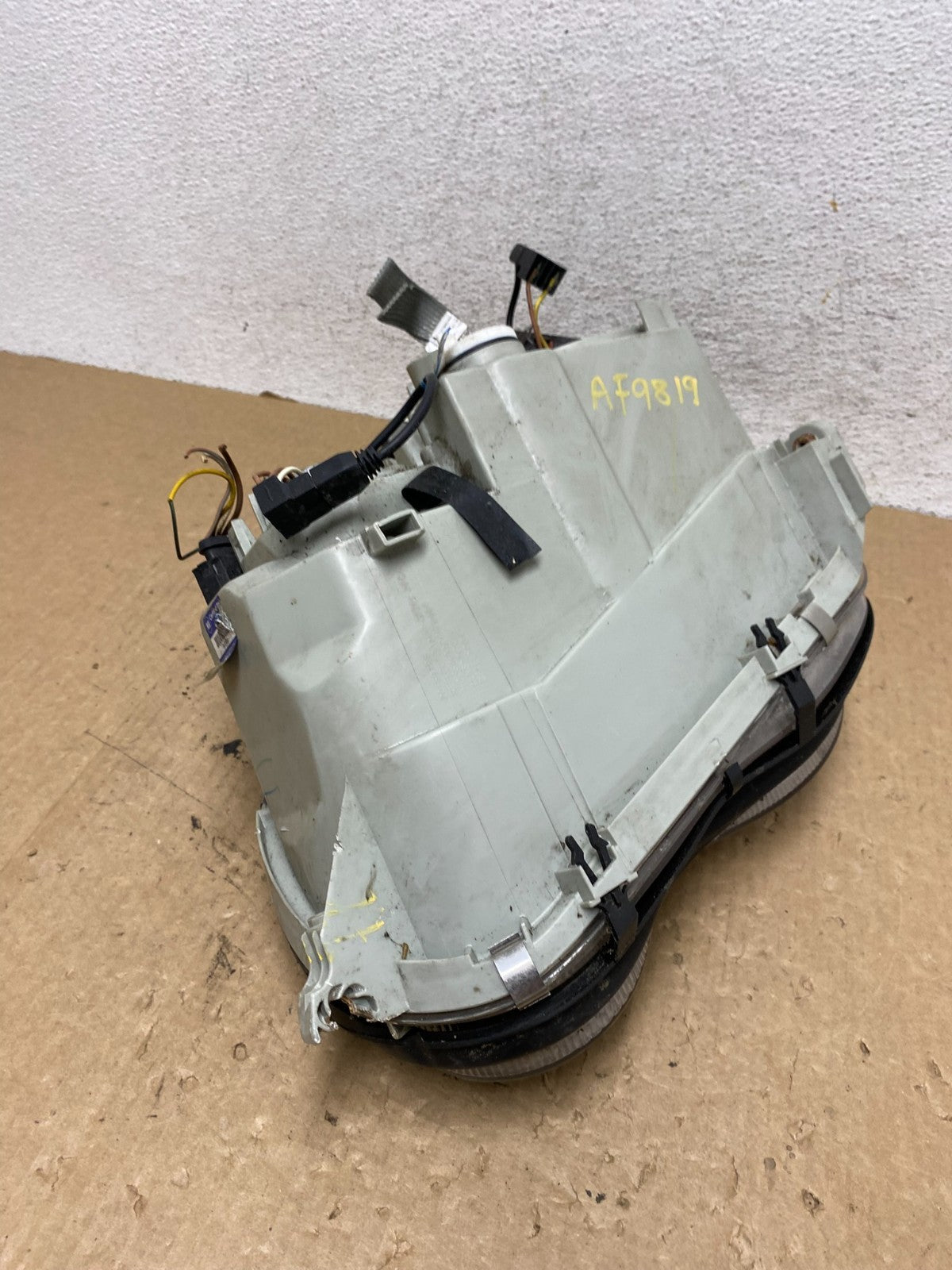 2001 - 2004 Mercedes-Benz C Class Halogen Right Passenger Headlight AF9819 DW8