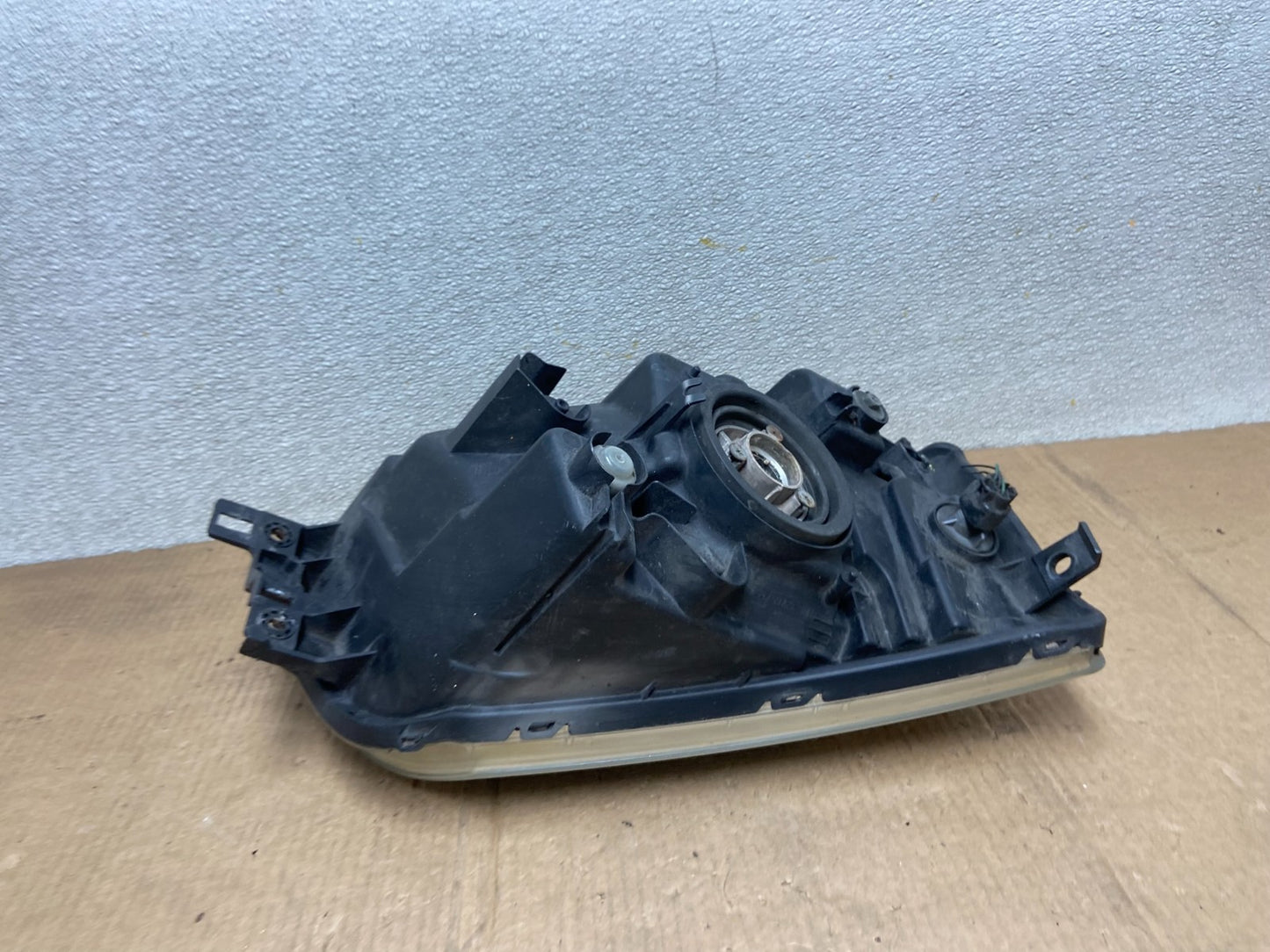 2004 - 2008 Mitsubishi Endeavor Headlight Left Driver Lh Side AA6306 DW6
