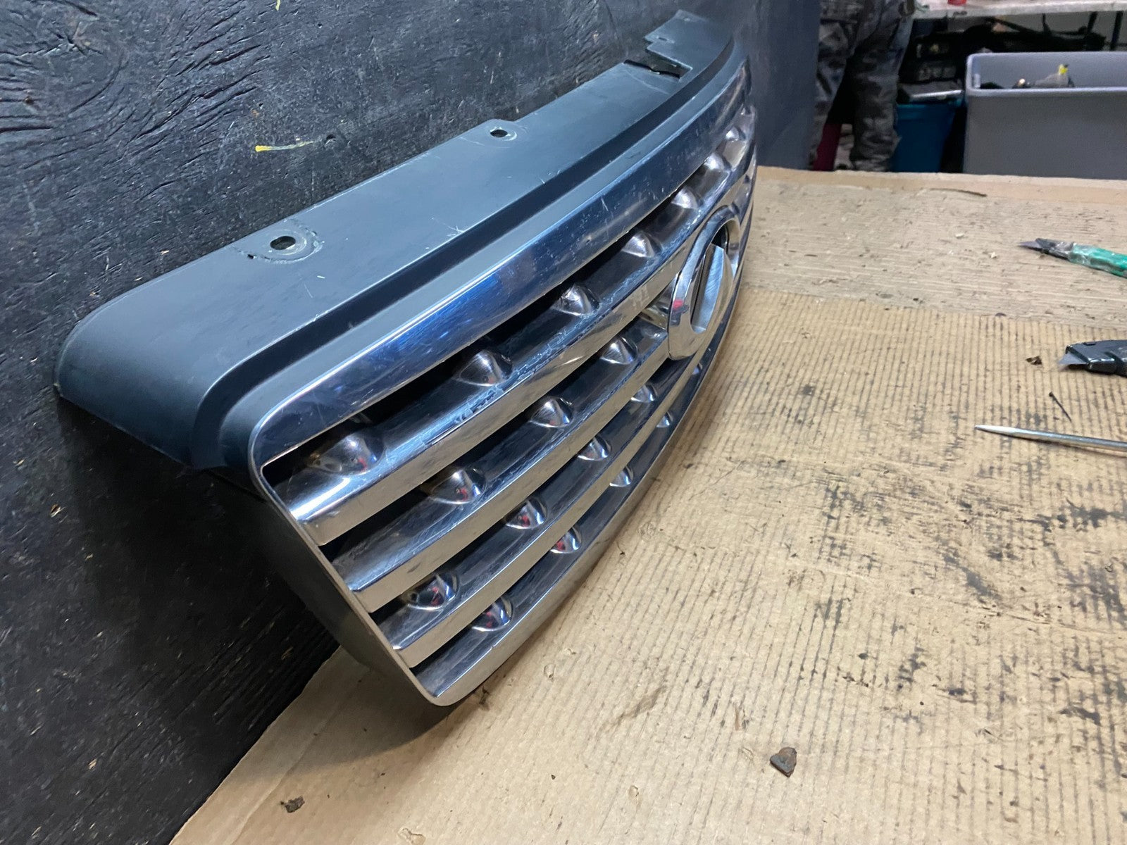 2006 2007 2008 Infiniti Fx35 Front Upper Grill Grille W/ Emblem OEM V9463 DG2