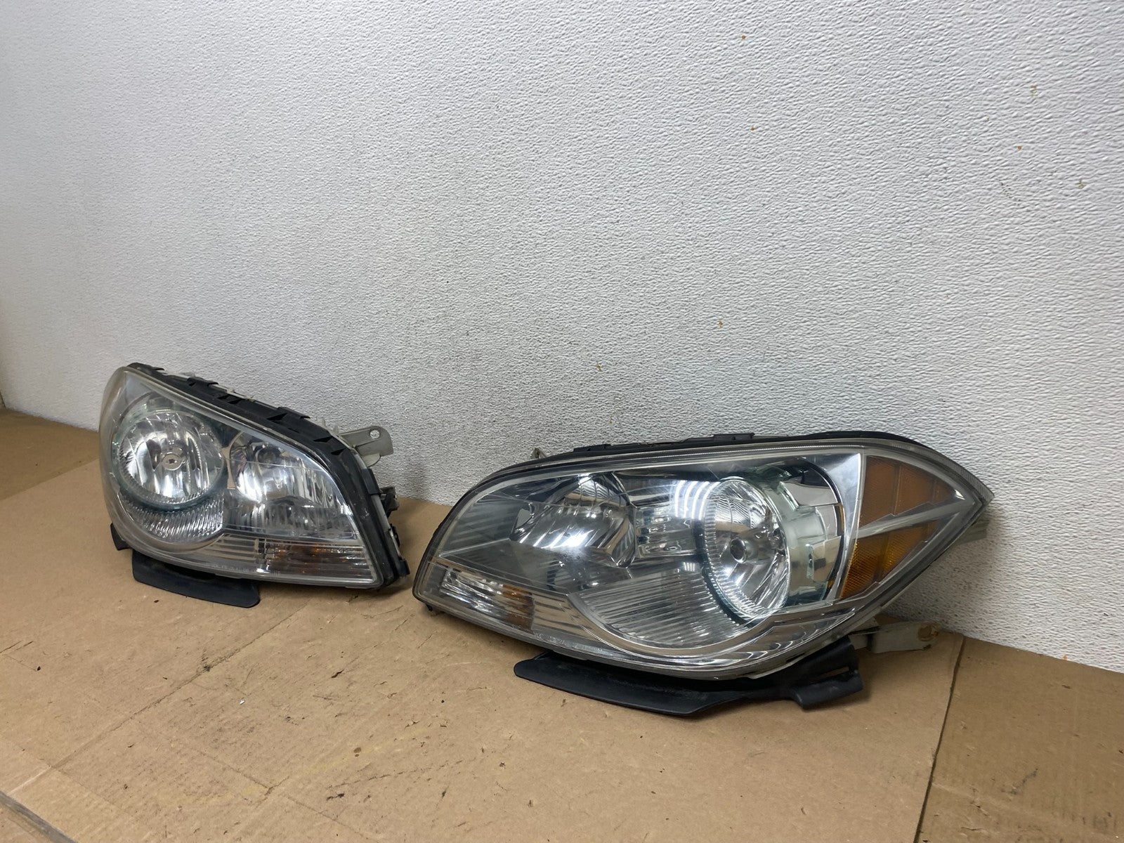 2008 to 2012 Chevrolet Malibu Left+Right Side Set Headlights AE6879 DW1