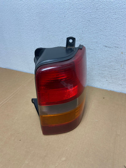 1993-1998 Jeep Grand Cherokee ZJ Right Passenger Side Rh Tail Light AD2563 LK2