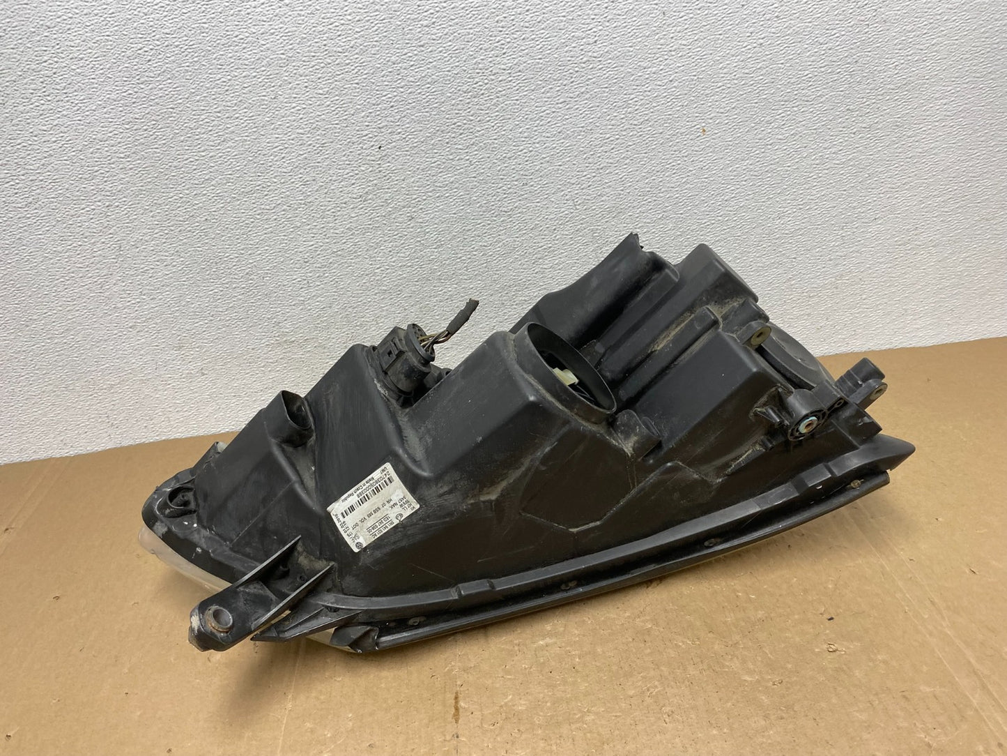 2009 to 2011 Volkswagen Tiguan Left Driver LH Halogen Headlight AC5788 DW6
