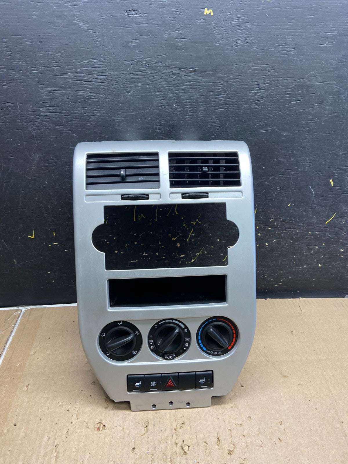 2007 to 2009 Dodge Caliber Dash Radio Center Bezel Climate Dash OEM AB5391 DG0