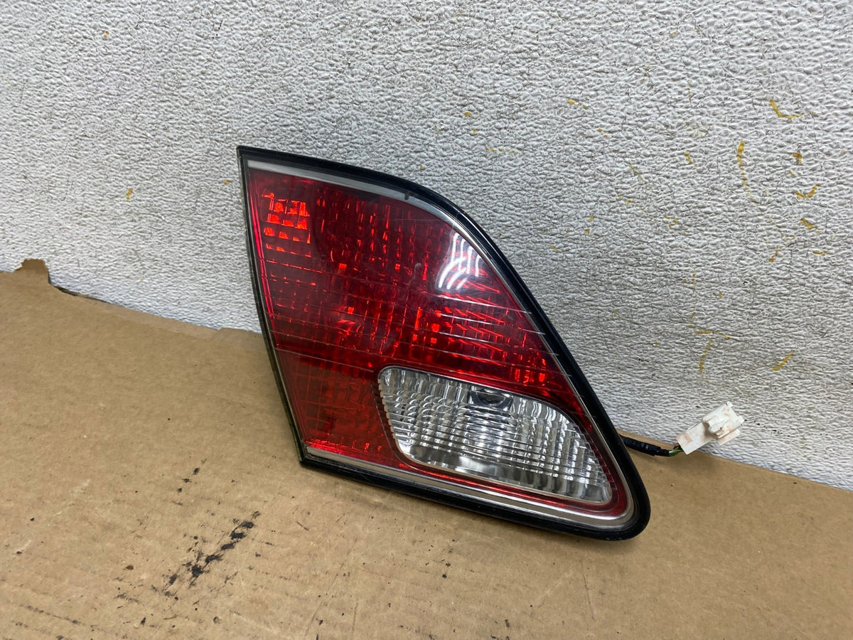 2002 2003 2004 Lexus ES300 ES330 Left Driver Lh Inner Tail Light AH7947 LK2