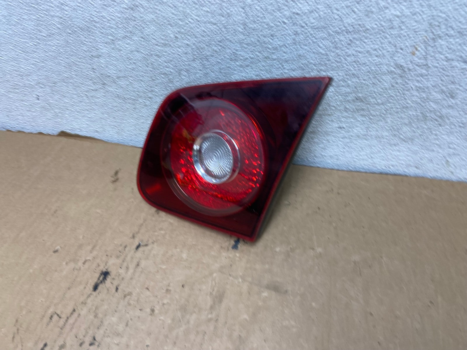 2008-2010 Volkswagen Jetta Sedan Right Passenger Inner Tail Light AG2239 LK1