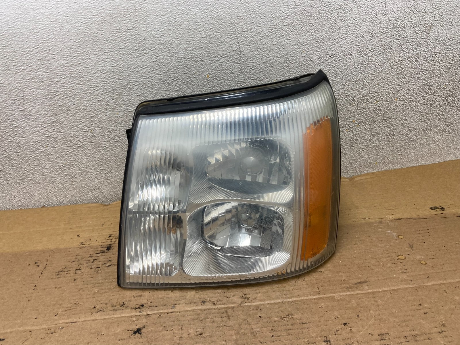 2002 to 2006 Cadillac Escalade Left Driver Lh Xenon HID Headlight Oem AB3360 DW0