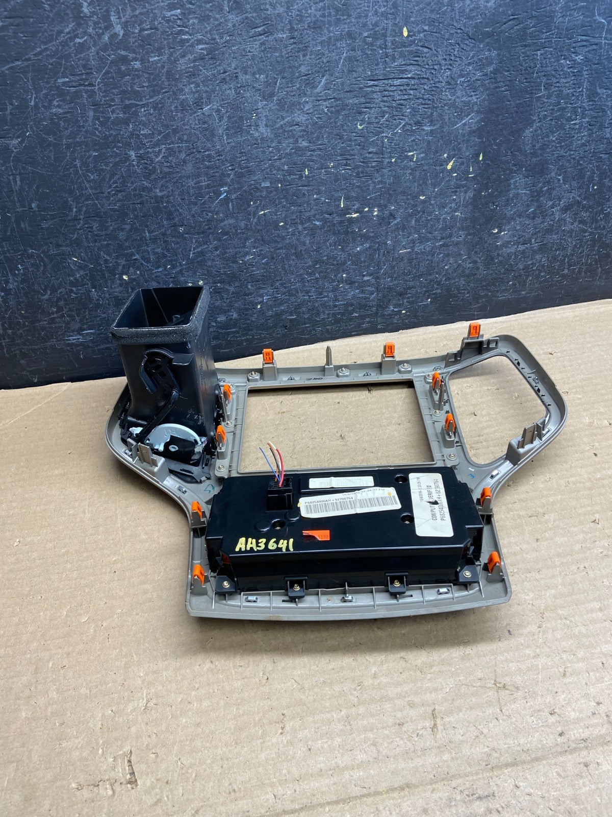 2016 2017 Jeep Grand Cherokee Center Radio Climate Control Bezel Vent AH3641 DG3