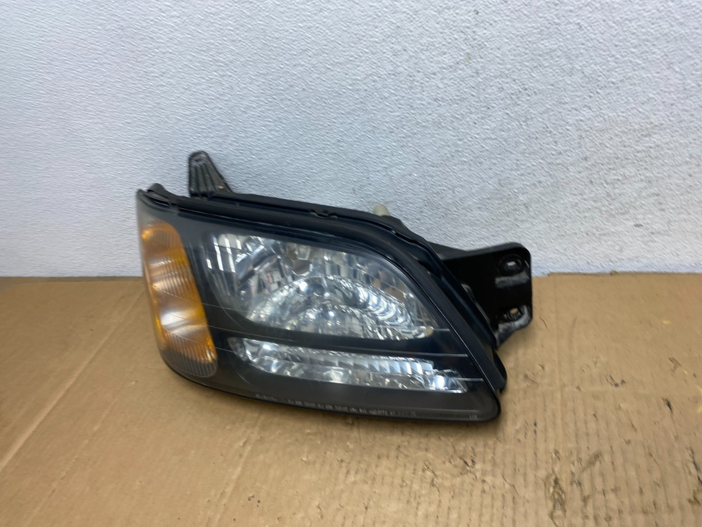 2001 to 2004 Subaru Legacy Outback Right Passenger Rh Headlight AD1080 DW1
