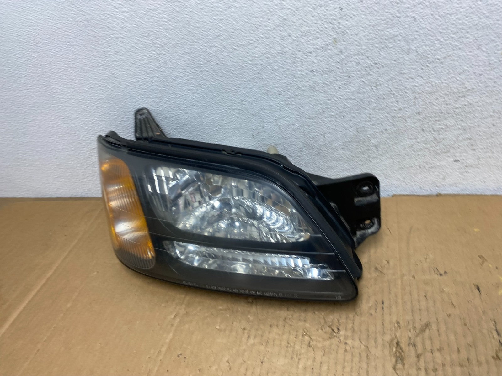 2001 to 2004 Subaru Legacy Outback Right Passenger Rh Headlight AD1080 DW1