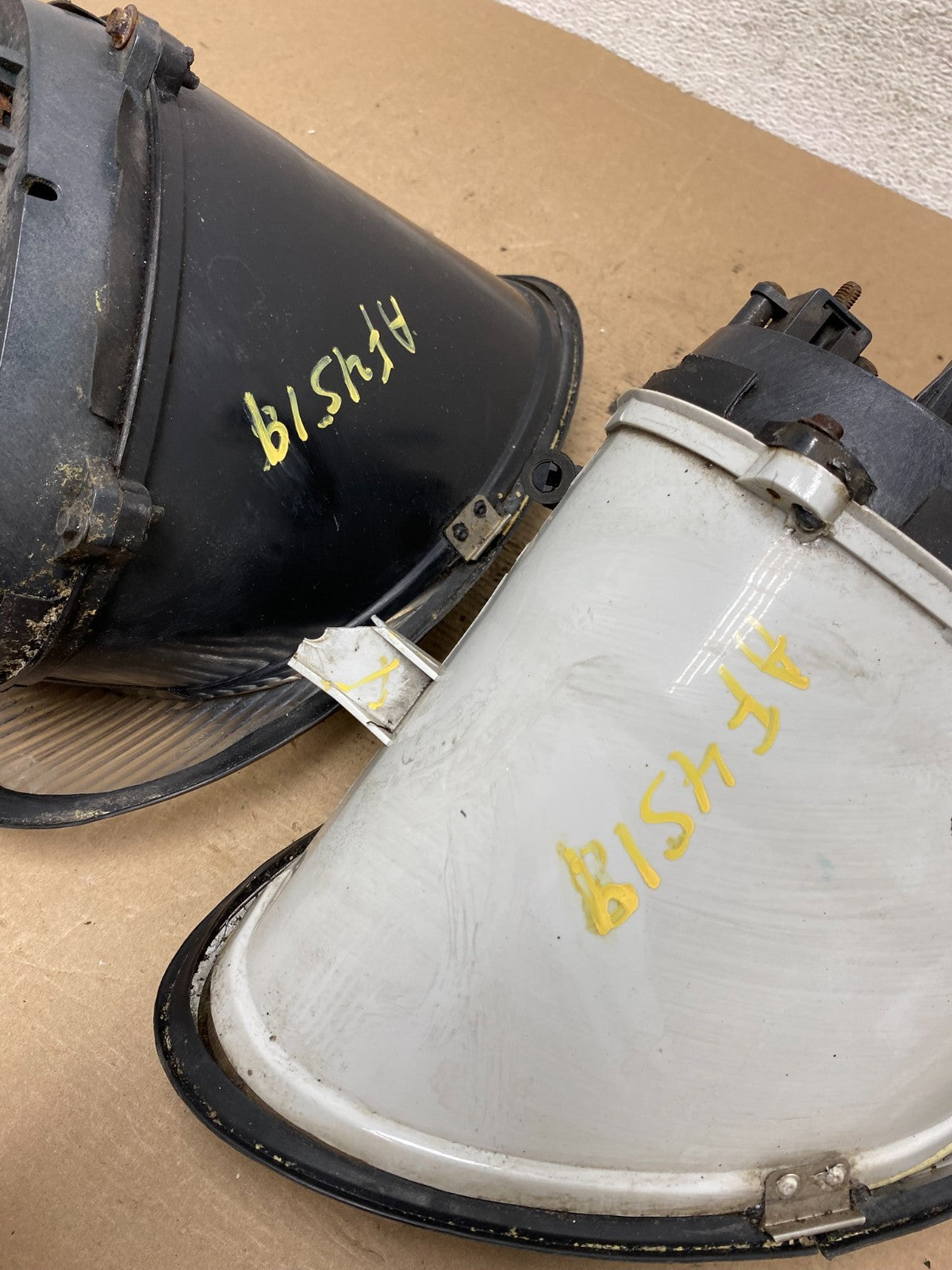 1996 to 1999 Ford Taurus Left+Right Side Headlights AF451914