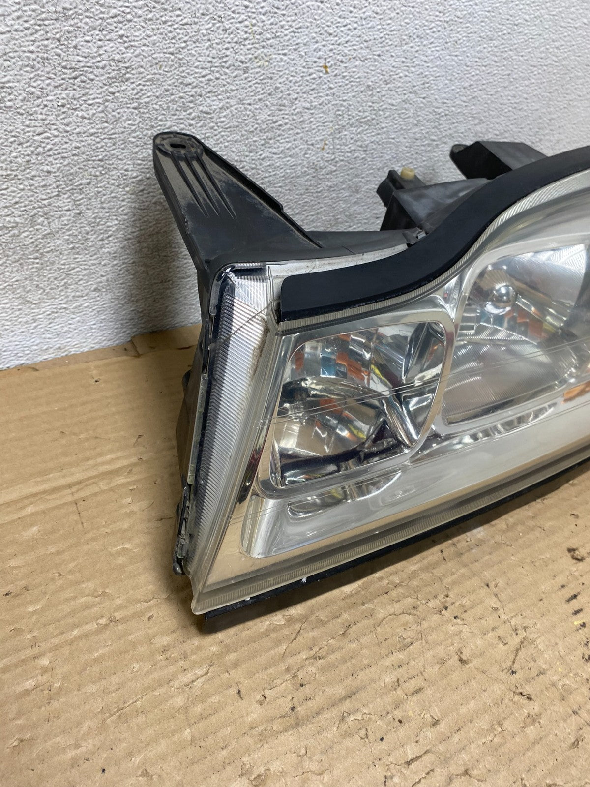 2006 to 2007 Saturn Vue Headlight Left Driver LH Side Halogen AG9091 DW2