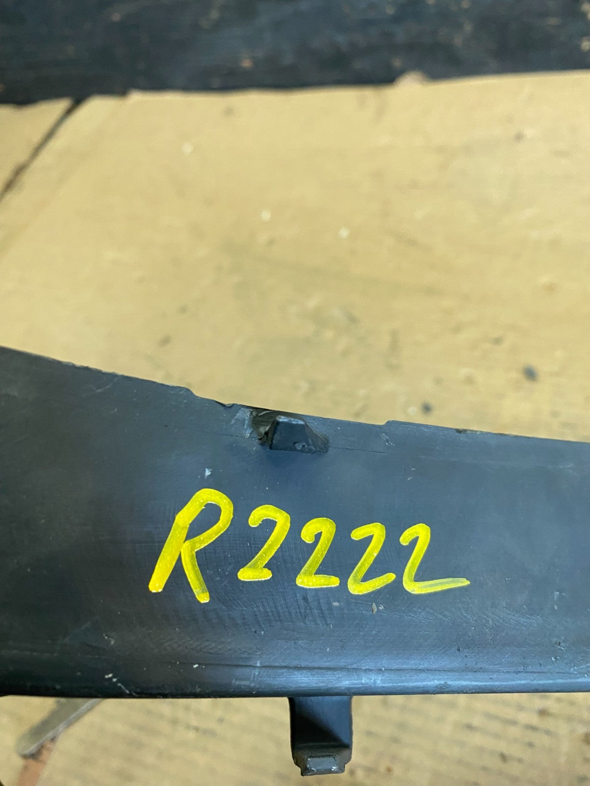 2014 - 2016 Chevrolet Malibu Front Upper Inner Grille Air Deflector OEM R2222 DG11