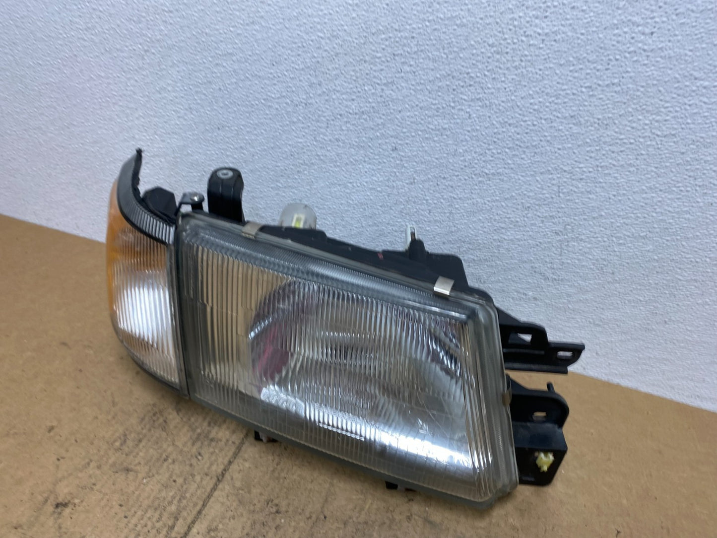 1999 to 2000 Subaru Forester Right Passenger Side Headlight Halogen Oe ac3723 DG1