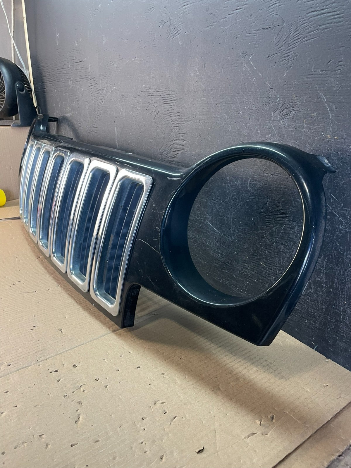 2002 2003 2004 Jeep Liberty Grill Grille Plastic f8756 DG1