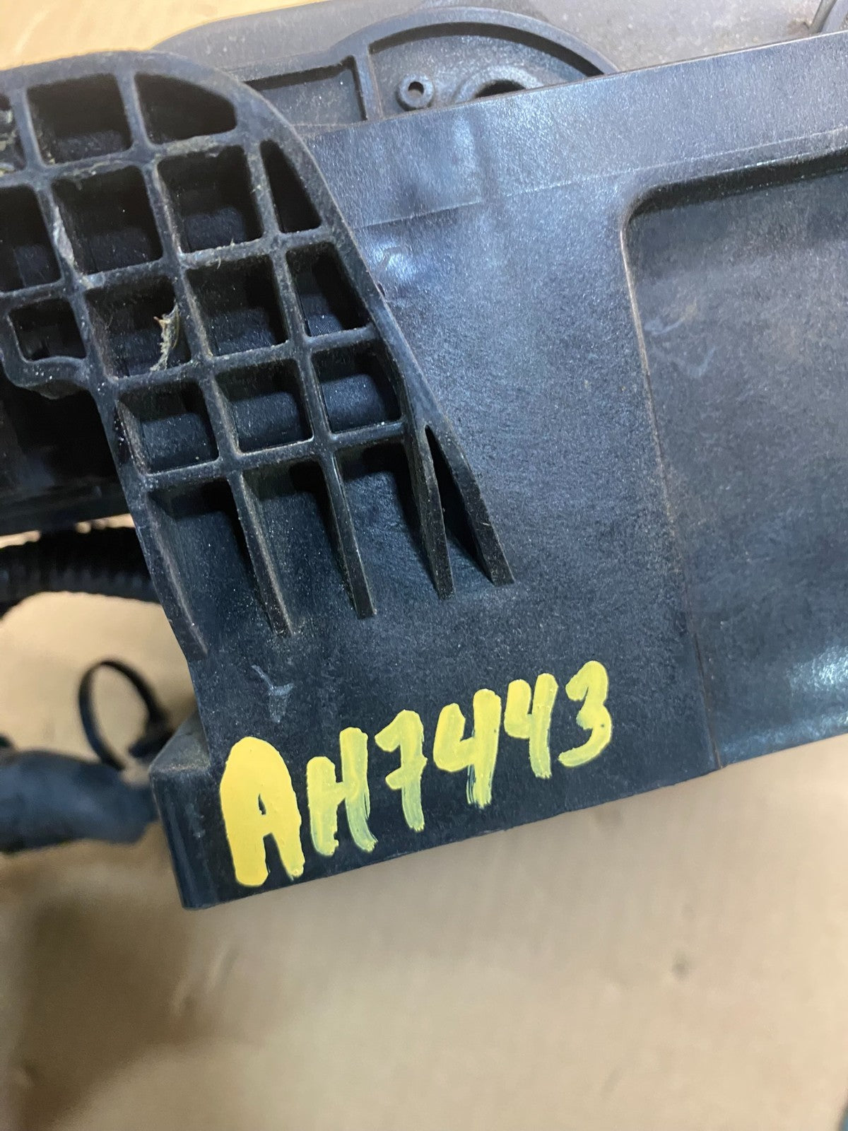 2016 2017 2018 Cadillac Cts ATS 2.0L 3.6L Engine Bay Fuse Box AH7443 DG5
