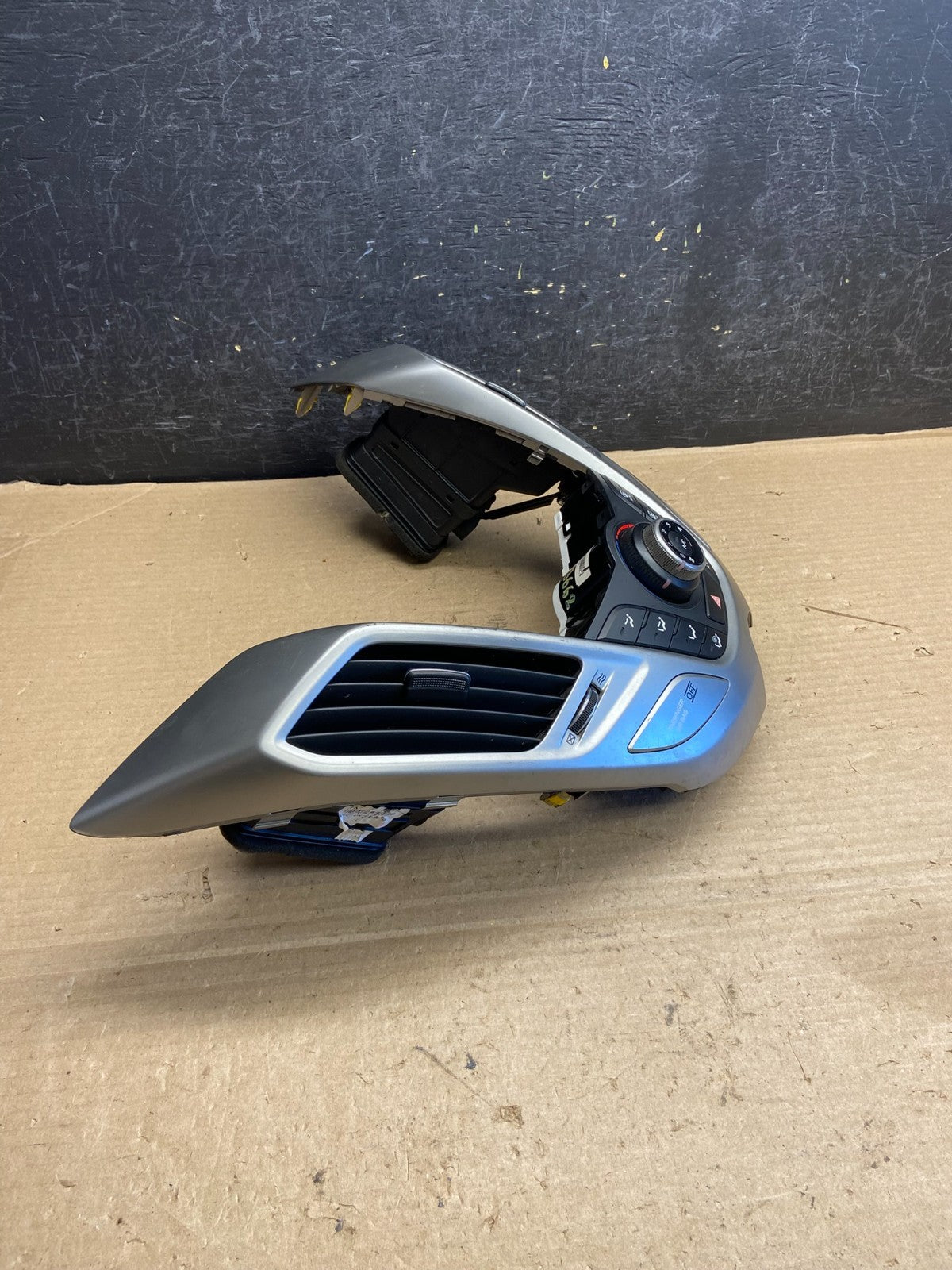 2012 - 2015 Kia Rio Veloster Climate Control Panel Trim Air Vents AH3662 DG1