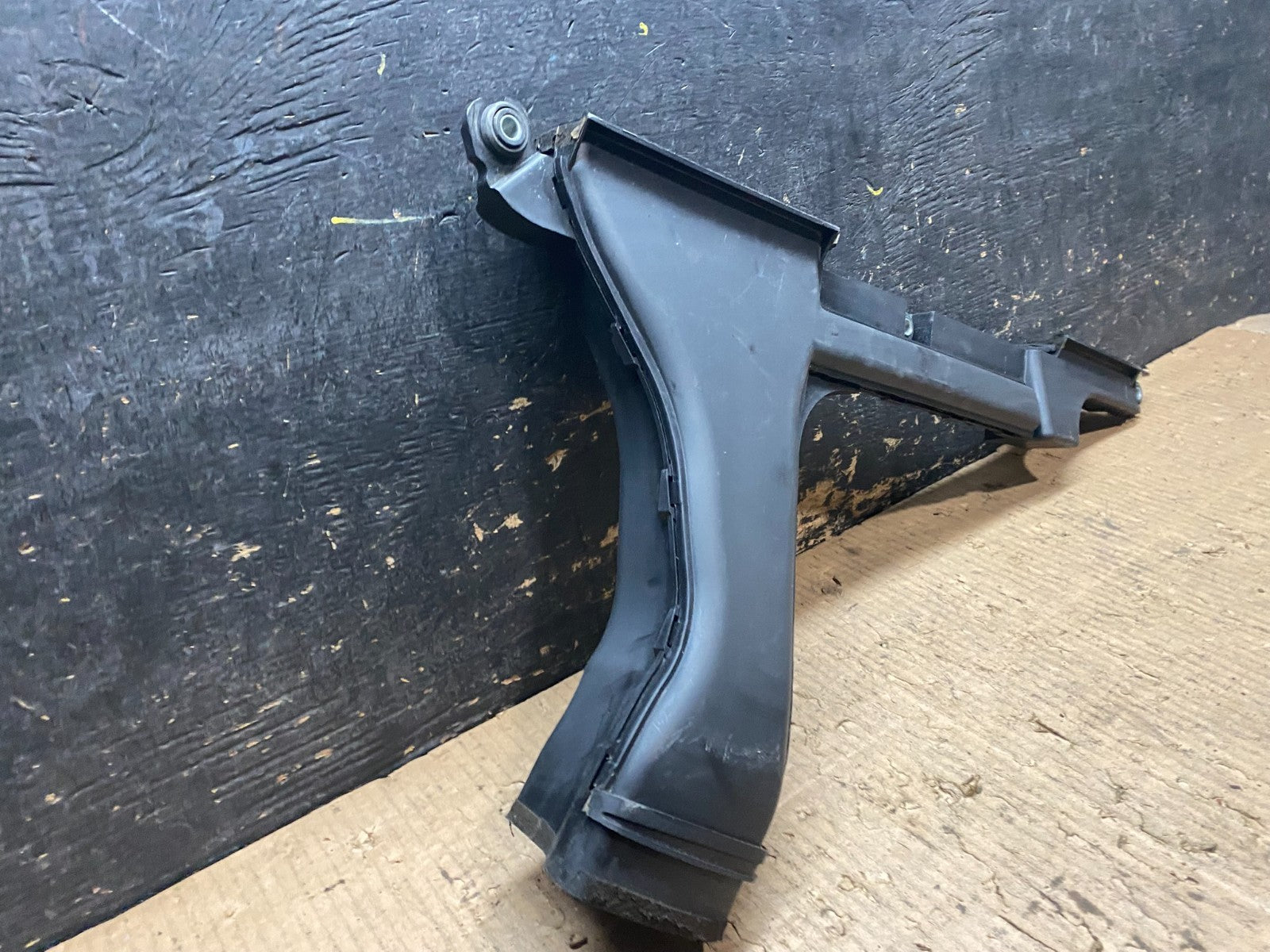 2009 to 2014 Nissan Maxima Upper Air Intake Duct  OEM y6700 DG1