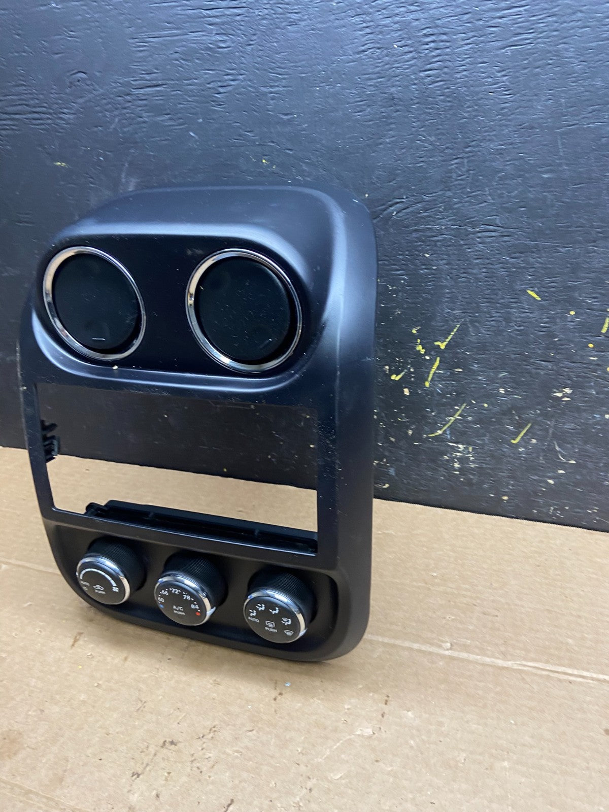2011 to 2017 Jeep Compass Dash Climate Temperature Control Radio Bezel w6551 DG1