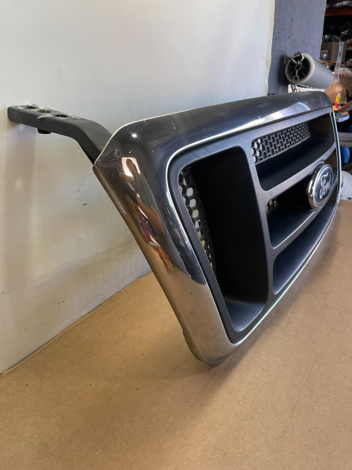 2004 to 2008 Ford F150 F-150 Front Upper Grill Grille AF8595 DG2
