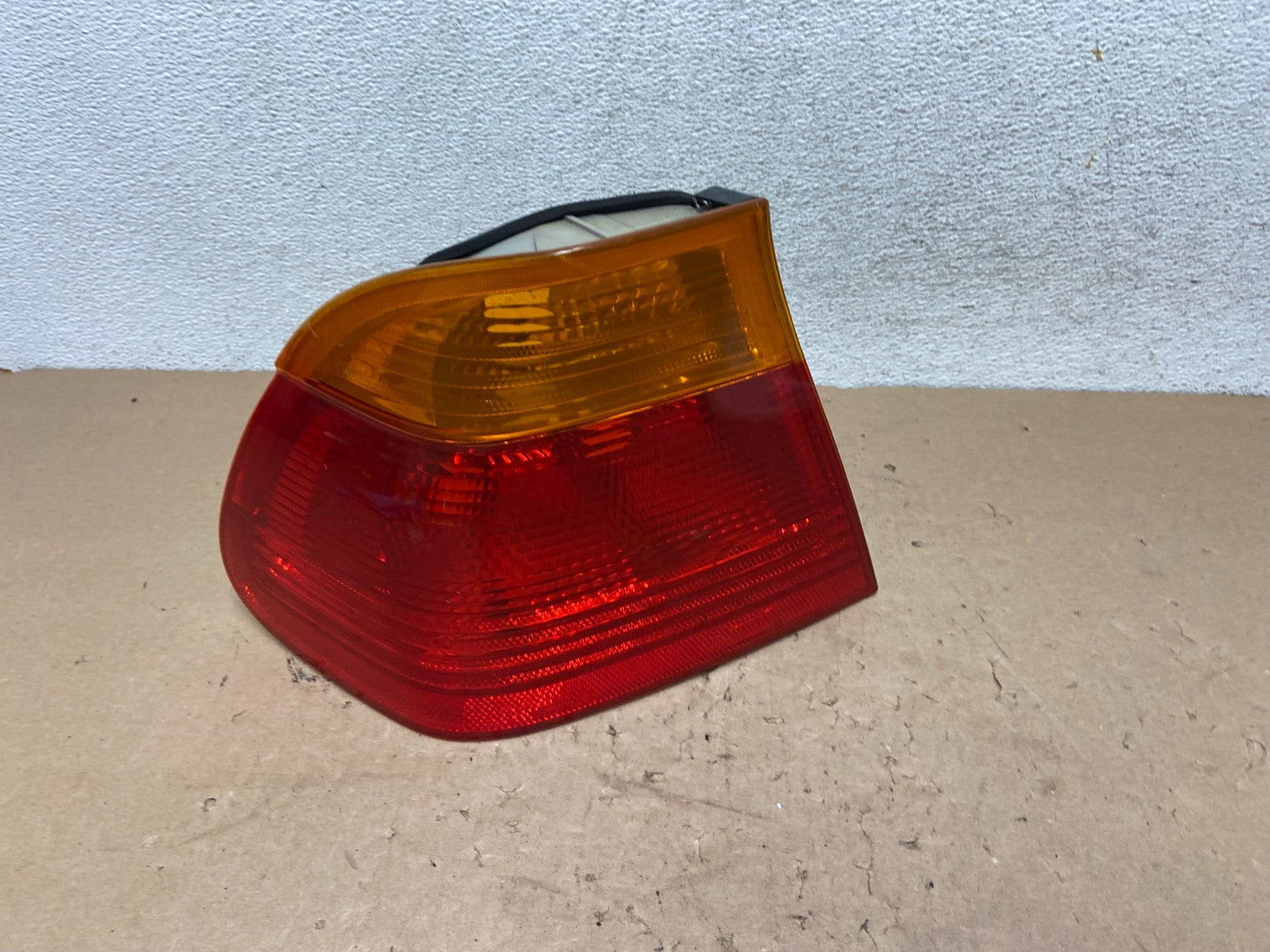 1999-2001 BMW 325i 330i E46 Left Driver LH Tail Light AG43160