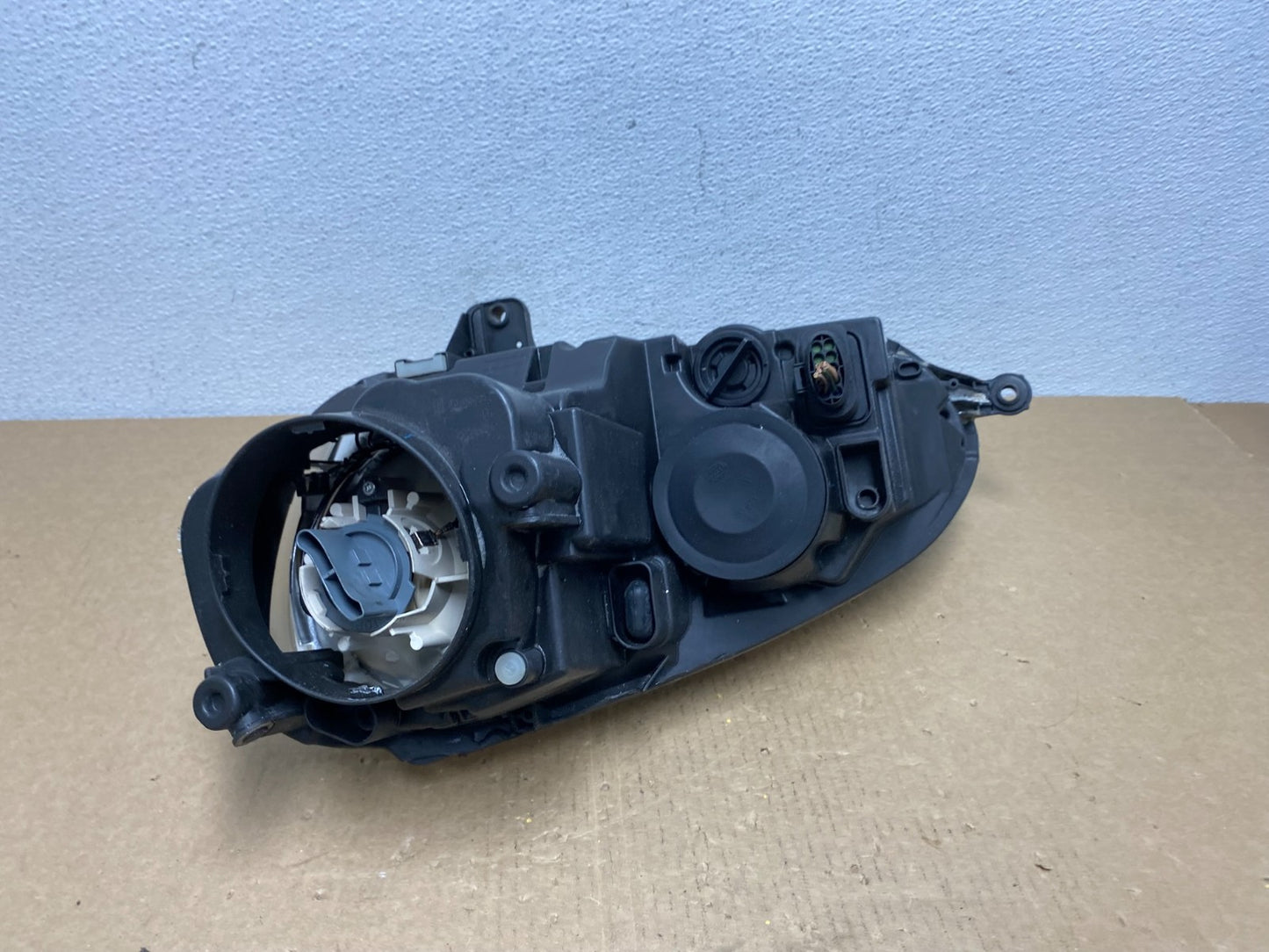 2005 - 2010 Volkswagen Jetta Right Passenger RH Side Headlight Halogen AC1203 DW6