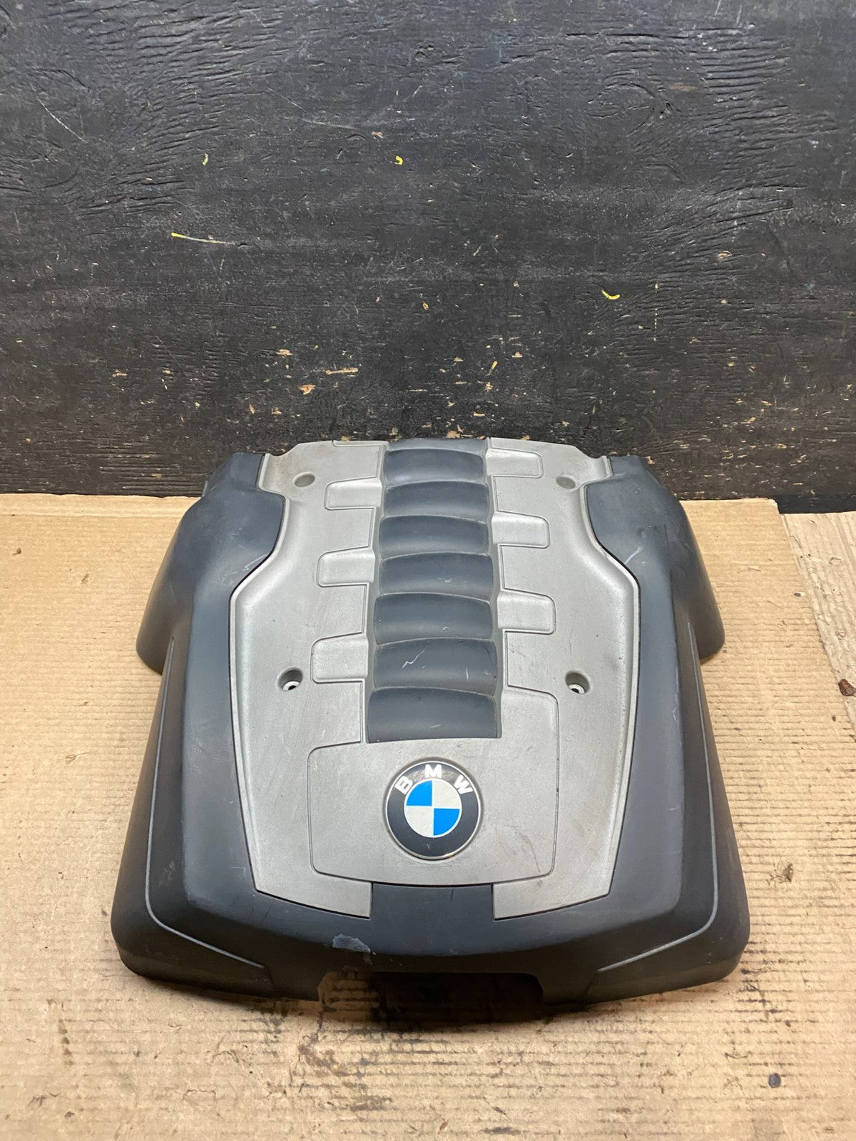 2006 to 2010 BMW 550i 650i 750i Plastic Engine Cover Shield OEM v9422 DG0