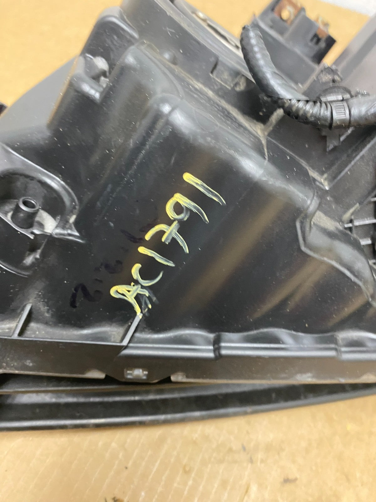 2011 to 2013 Honda Odyssey Front Right Passenger Headlight Halogen AC1791 DW8