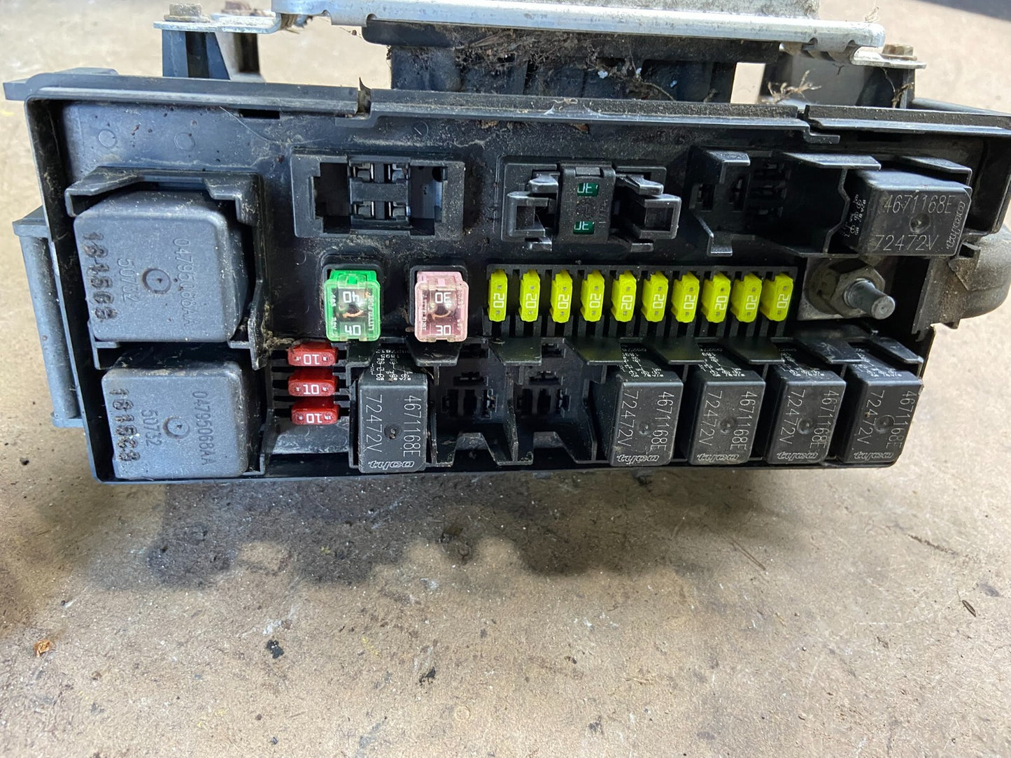 2007 Jeep Grand Cherokee Body Control Module BCM Power Fuse Box N0317 PS2