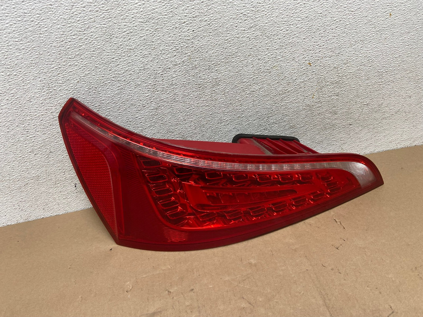 2009 to 2012 Audi Q5 Left Driver LH Side Tail light AG4604 LK0