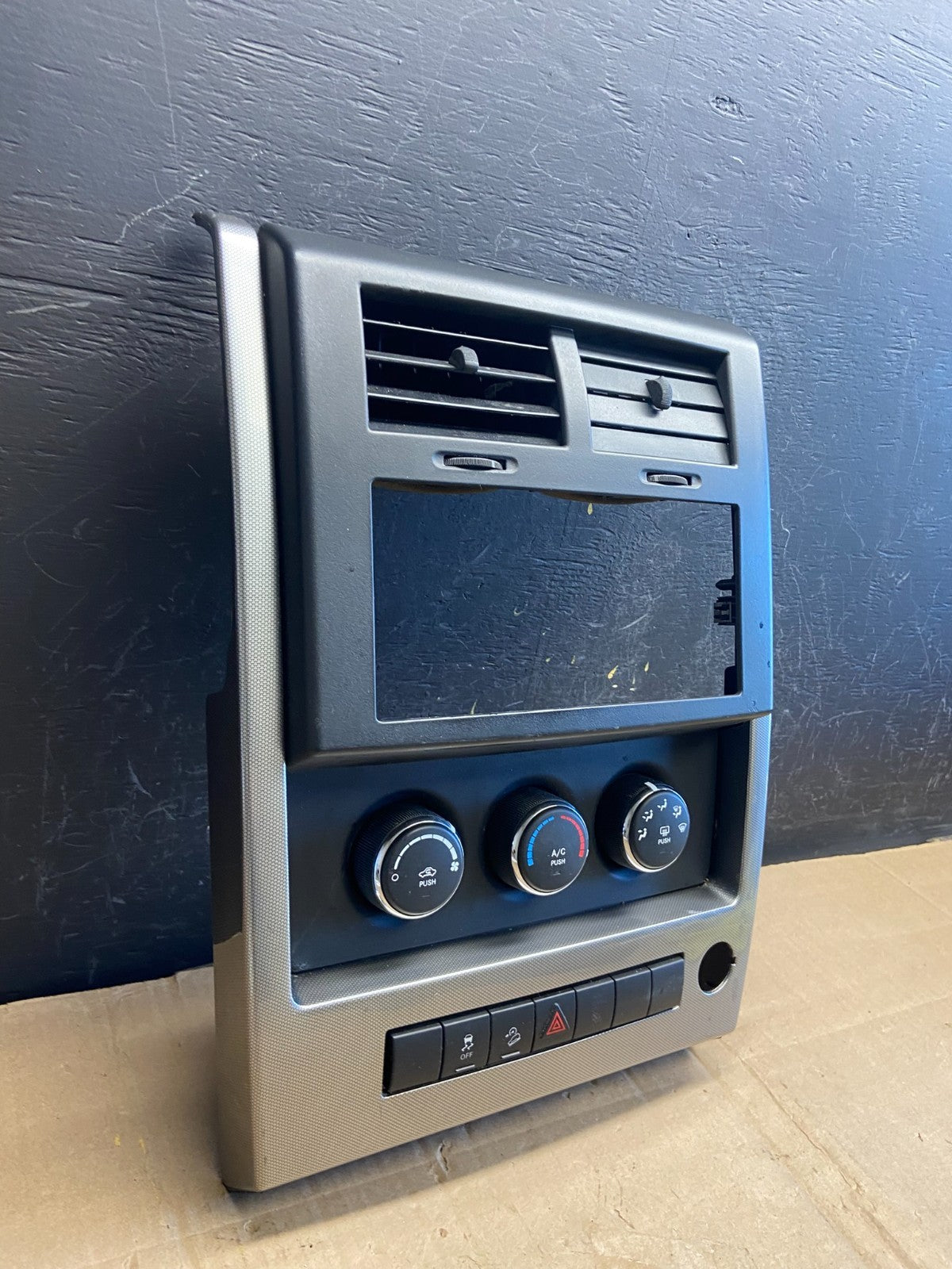 2008 to 2012 Jeep Liberty Dash Climate Temperature Control Radio Bezel AD7254 DG2
