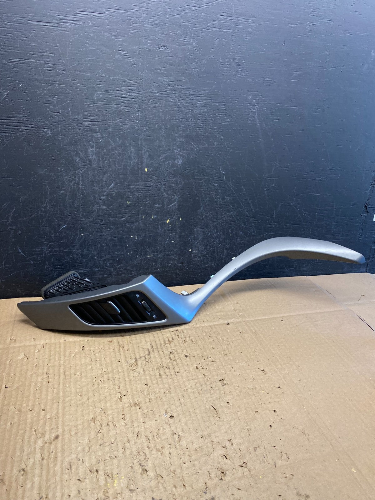 2014-2016 Hyundai Elantra Center Right Garnish Trim Bezel Air Vent AD1926 DG0