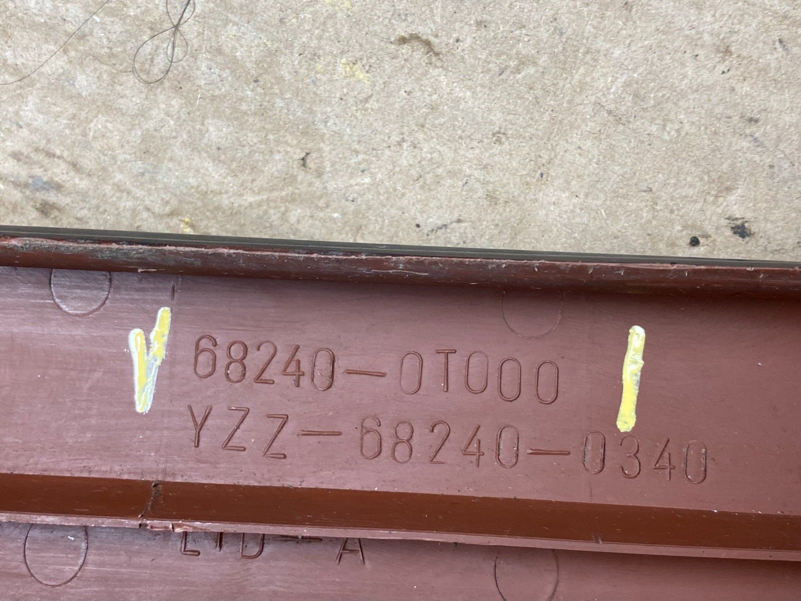 Nissan UD1400 UD1800 Radio Air Vent Bezel Trim OEM Z1723 DG5
