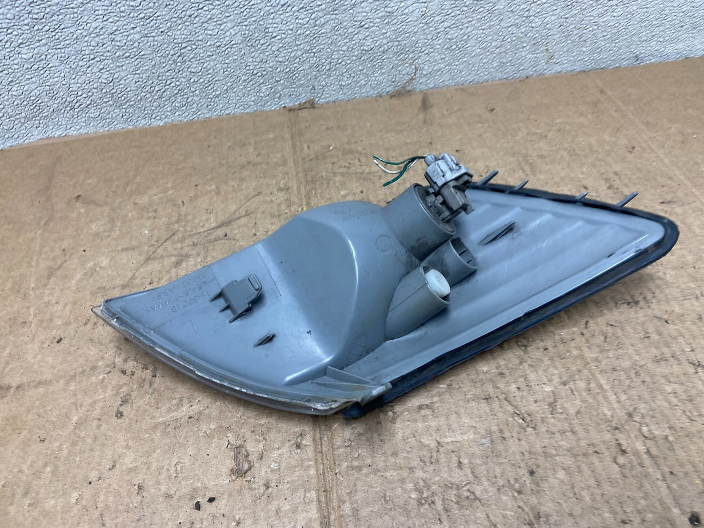 2000 to 2001 Lexus ES300 Left Driver LH Side Turn Signal OEM AA3423 DG5