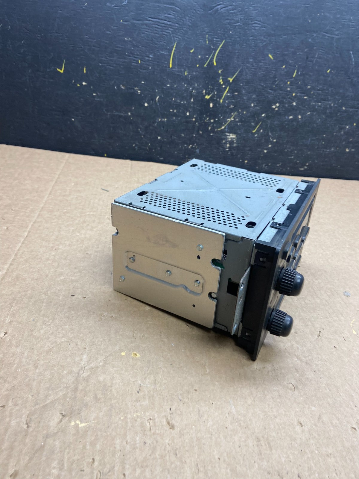 2003-2007 Chevrolet Express GMC Savana Radio AM FM mp3 Aux Input  OEM X6584 DG2