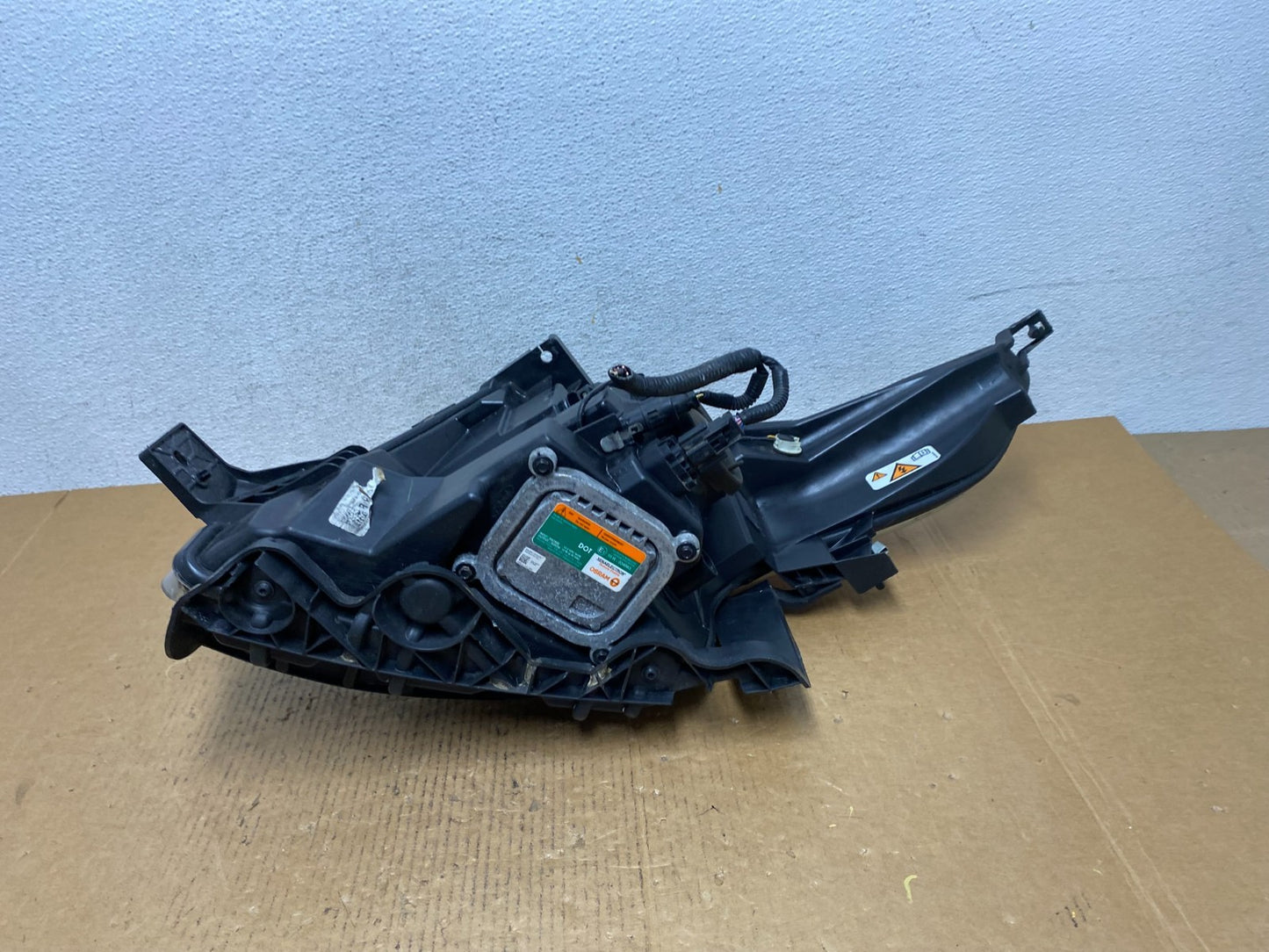 2011 to 2015 Ford Explorer Right Passenger Xenon Headlight AE0455 DW8