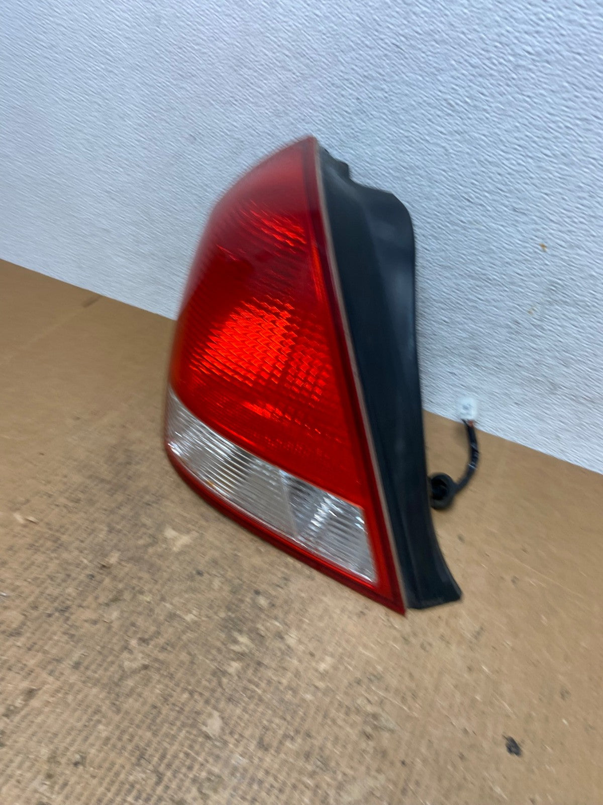 2001-2003 Sedan Hyundai Elantra Left Driver Lh Side Tail Light AE2675 LK1