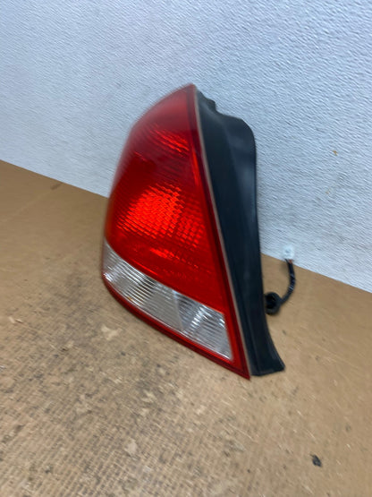 2001-2003 Sedan Hyundai Elantra Left Driver Lh Side Tail Light AE2675 LK1