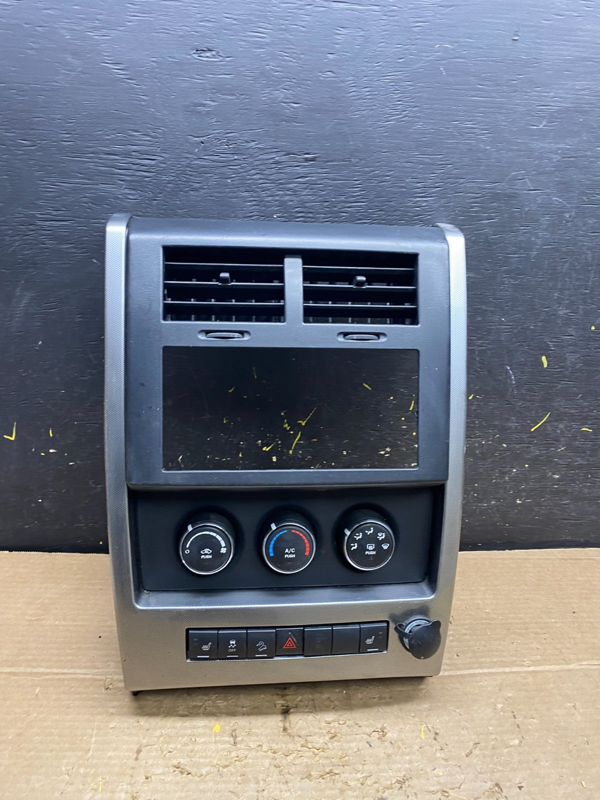 2008 to 2012 Jeep Liberty Dash Climate Temperature Control Radio Bezel x1341 DG0
