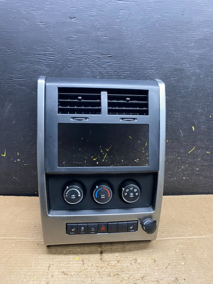2008 to 2012 Jeep Liberty Dash Climate Temperature Control Radio Bezel x1341 DG0