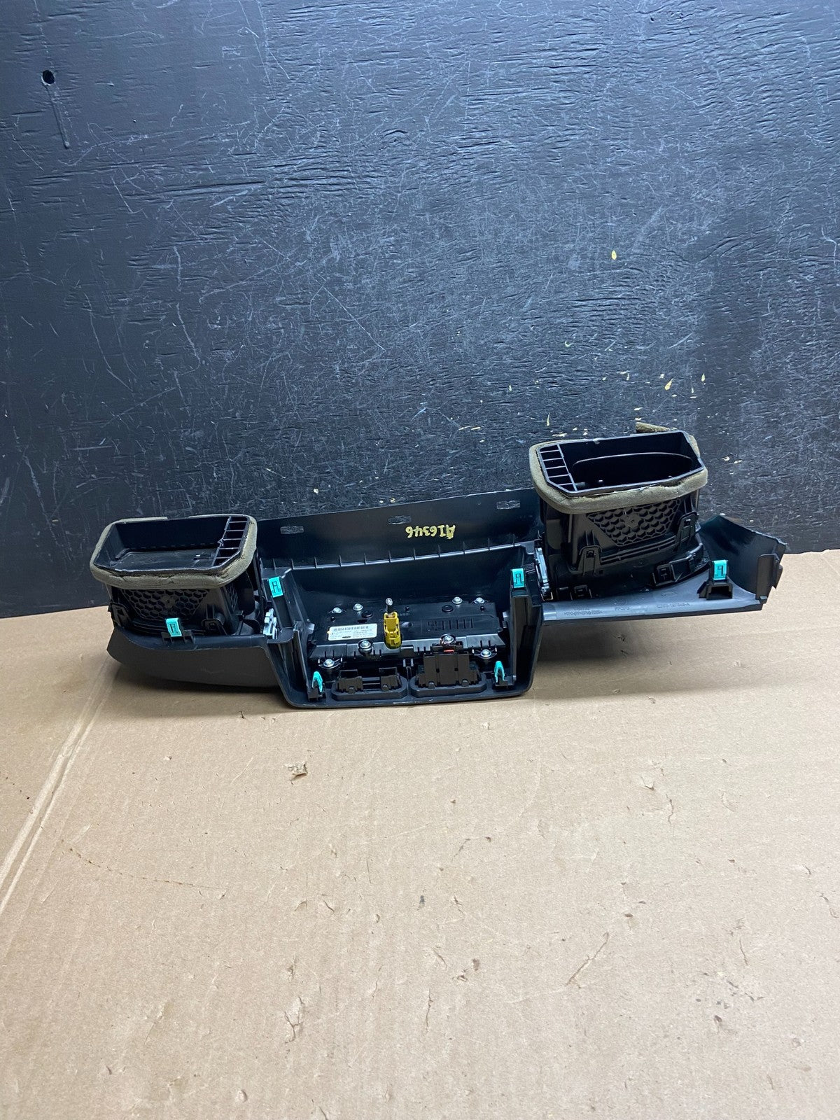 2020 to 2023 Ford Explorer Console Radio Display Screen Air Vents ai6346 DG3