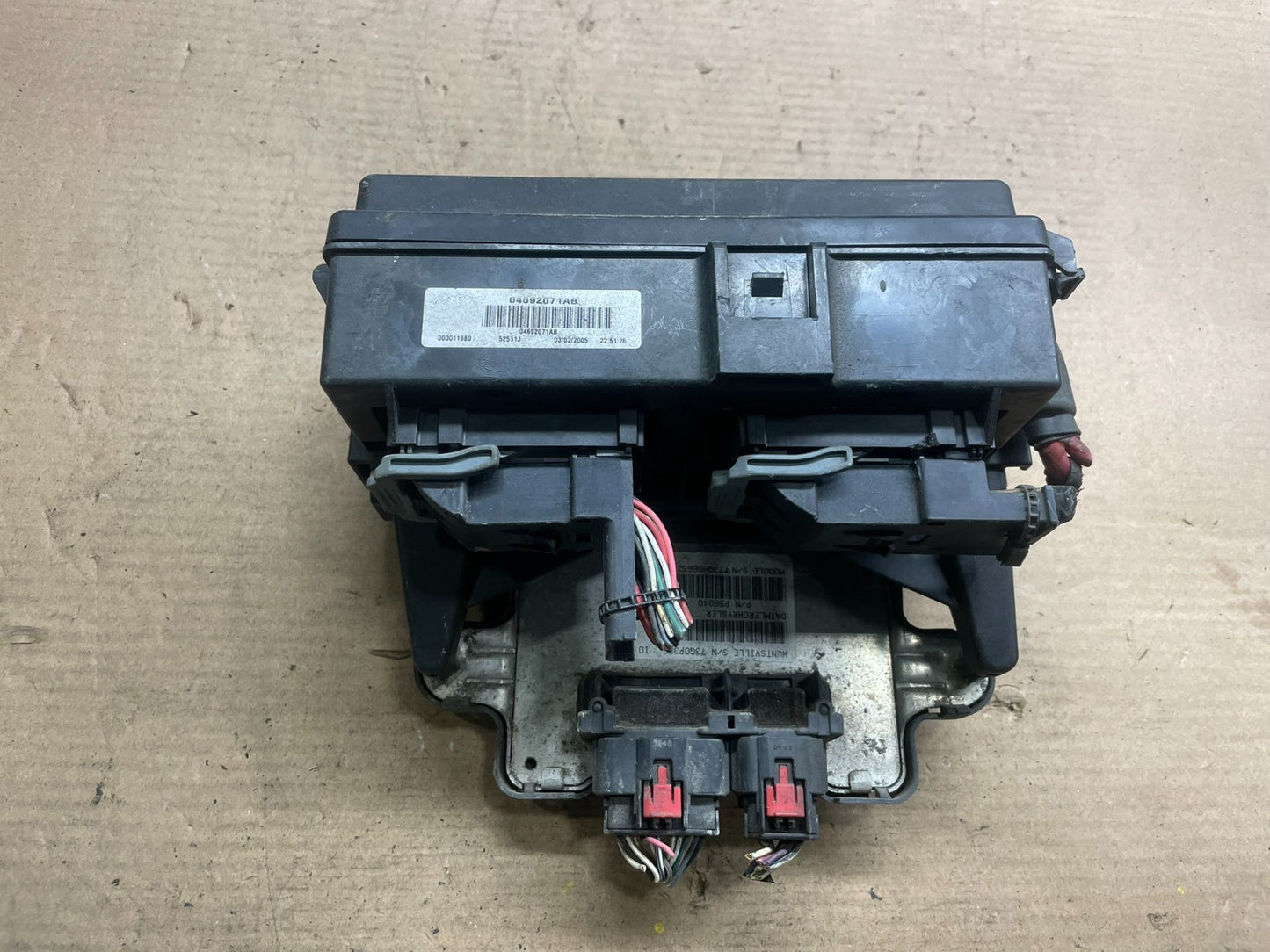 2005 Jeep Grand Cherokee BMC Body Module Power Fuse Box Relay Oem  P7385 DG2
