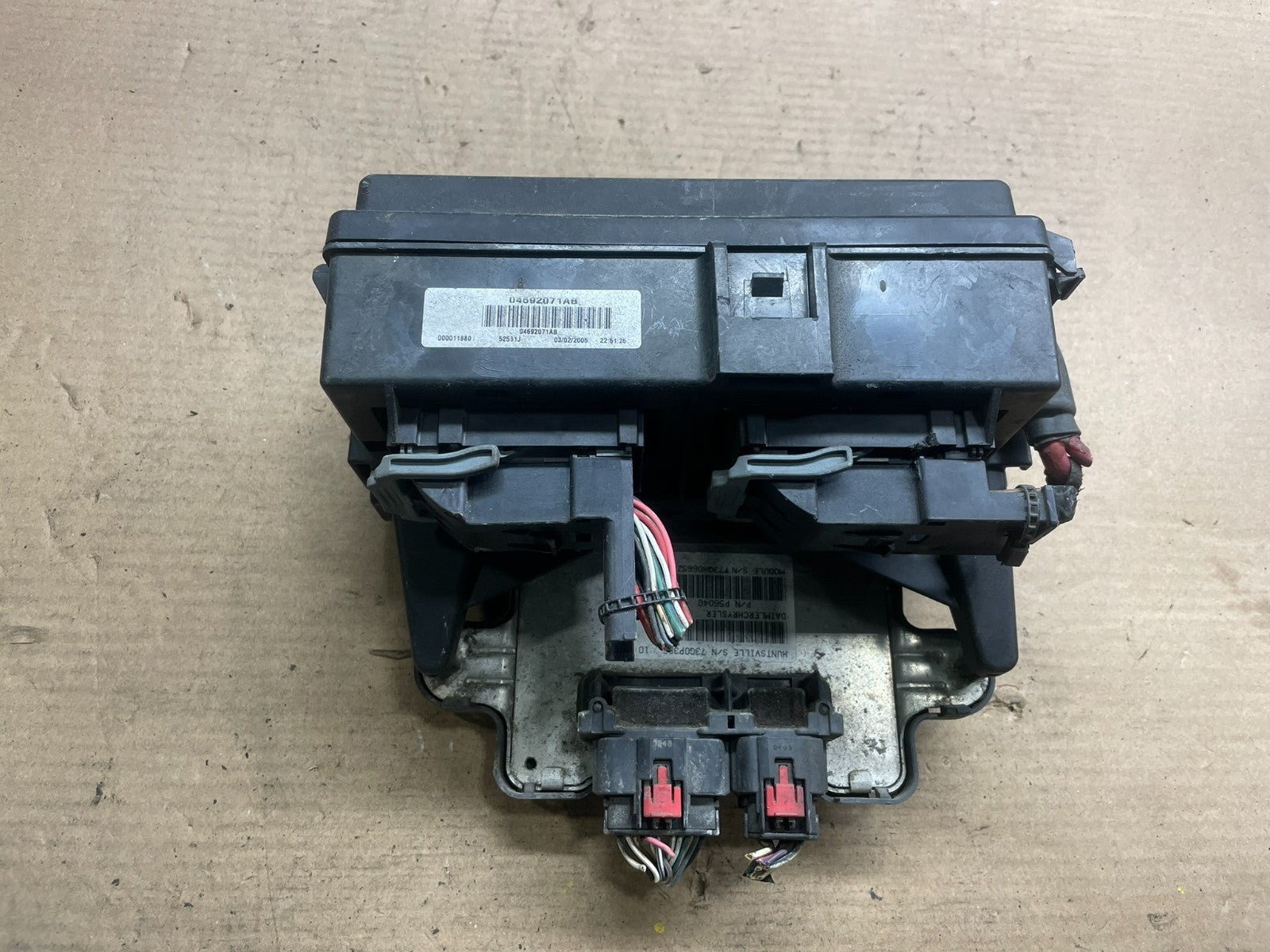 2005 Jeep Grand Cherokee BMC Body Module Power Fuse Box Relay Oem  P7385 DG2