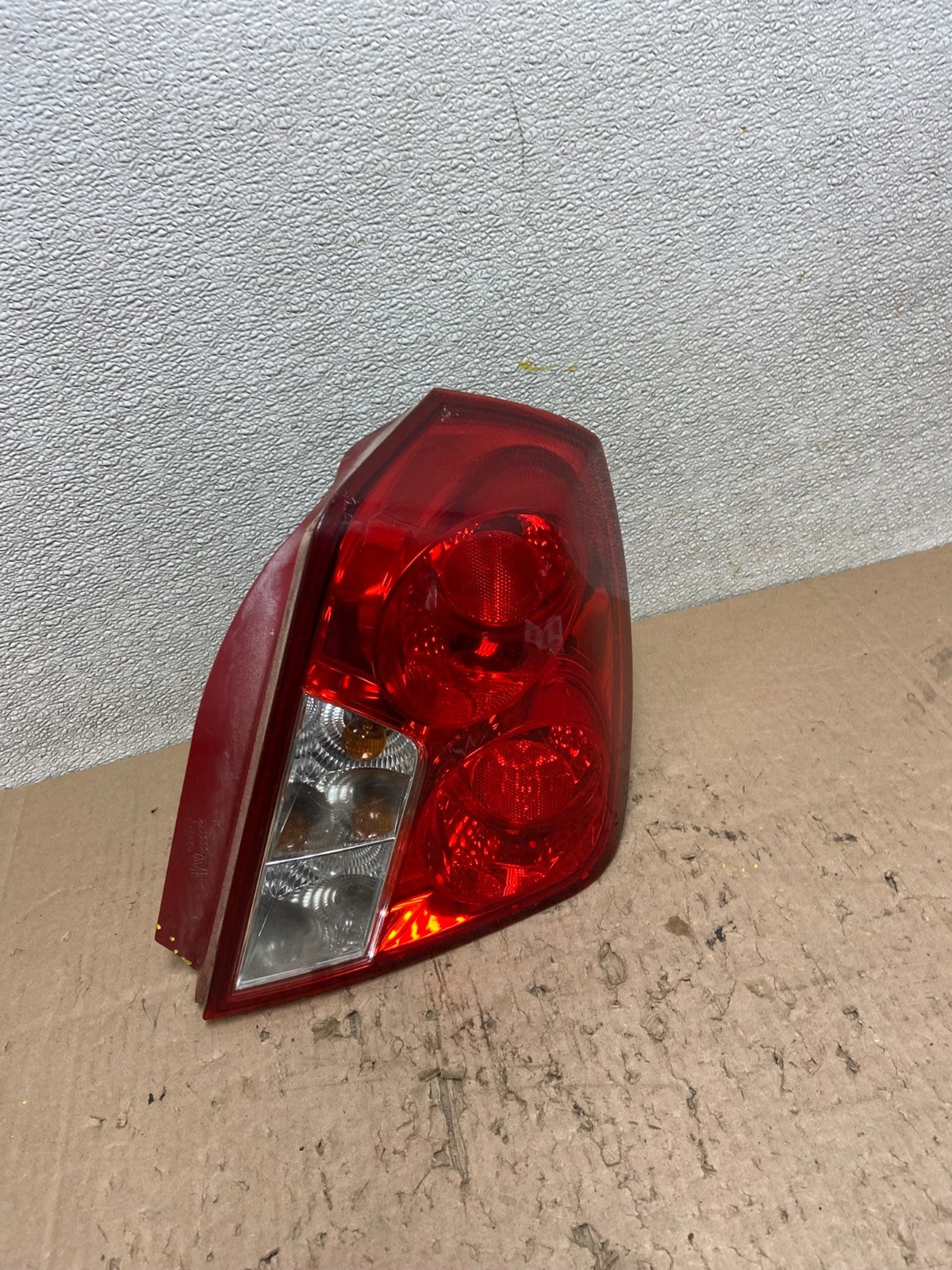 2004 to 2008 Suzuki Forenza Right Passenger RH Side  Tail Light Y0419 GD2